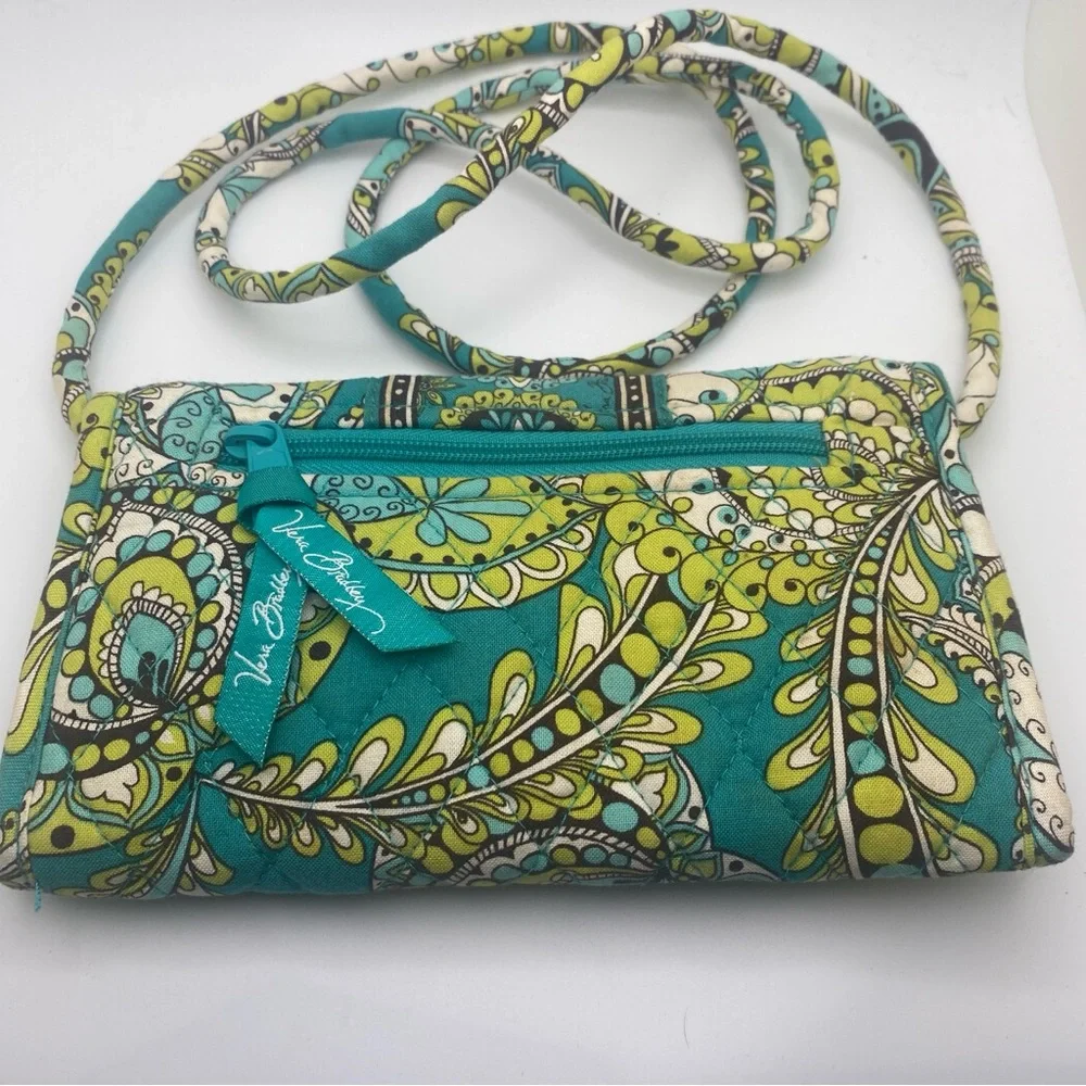 Vera Bradley Crossbody Wallet Purse in Peacock Retired 2007 50” Strap Never Used - Picture 2 of 6
